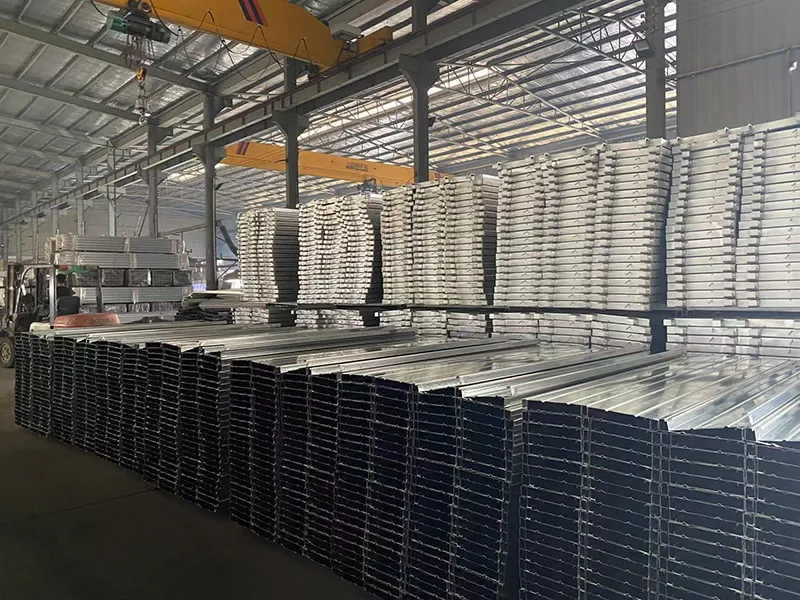 420mm-Galvanized-Steel-Scaffolding-Catwalk-with-Hooks-1